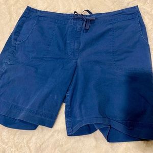 JJill blue shorts with zipper and a tie waist and side pockets